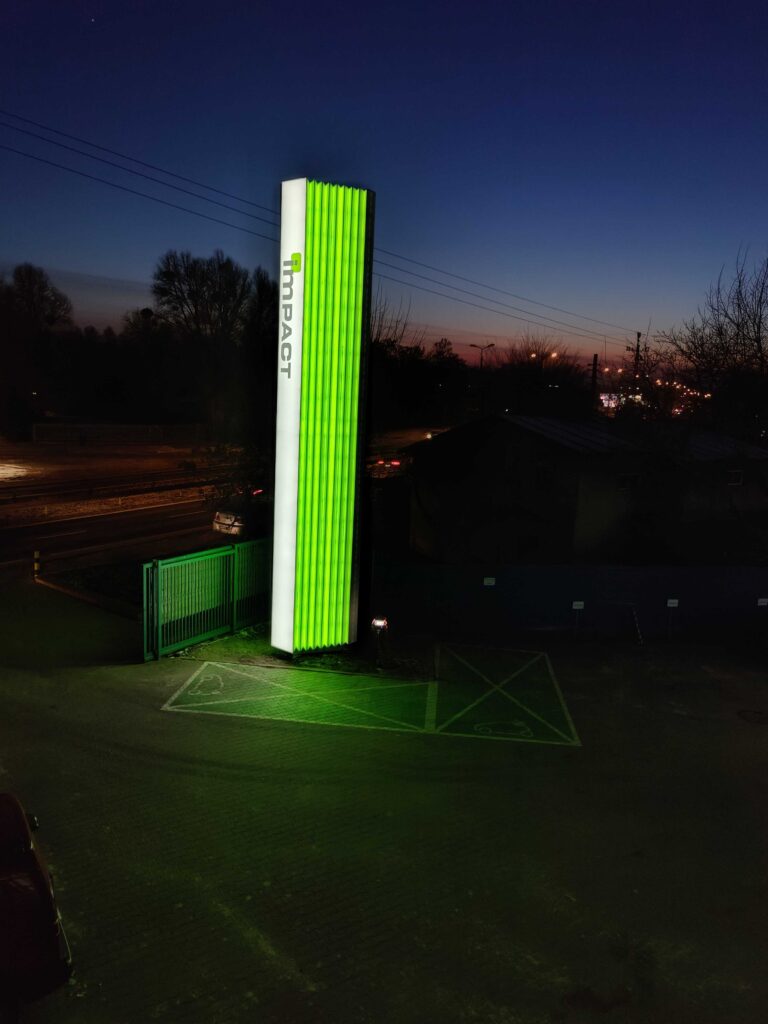Baner reklamowy na nośniku zewnętrznym