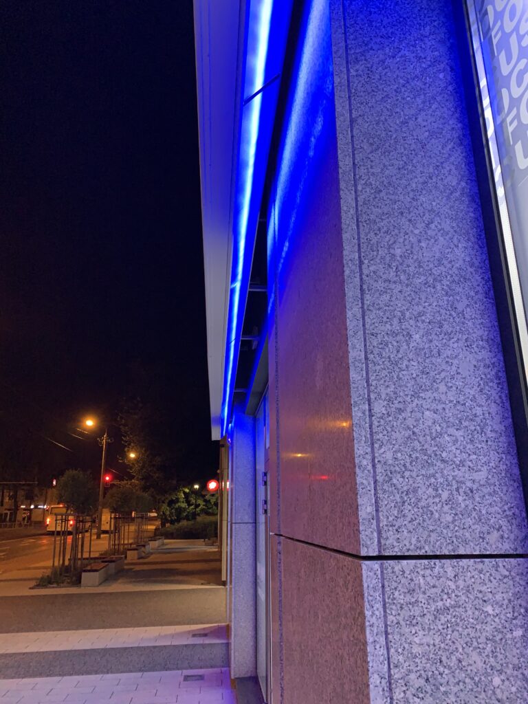 pasek LED w starym kasetonie